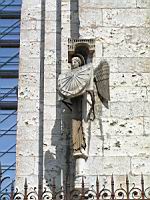 Chartres, Cathedrale, Ange cadran solaire (cote sud)